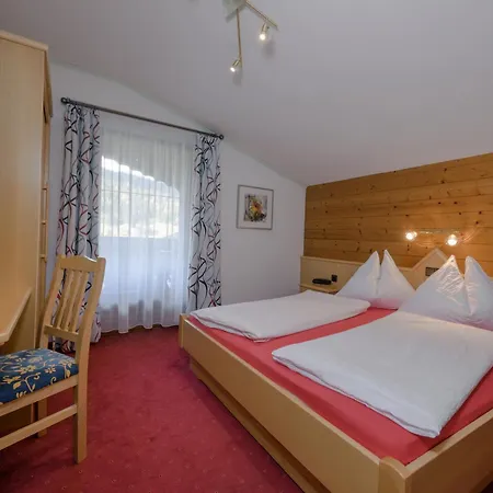 Haus Silvia Гостьовий будинок Флахау